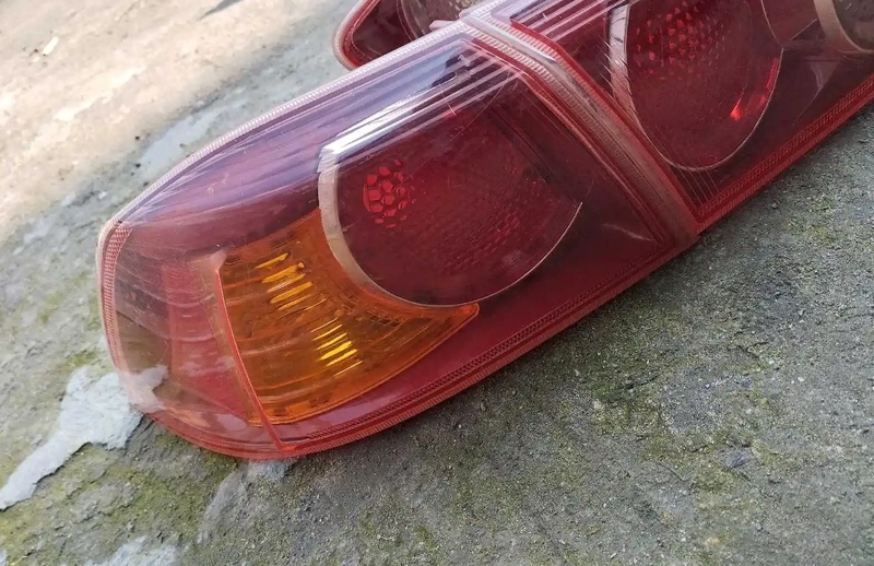 Задние фары Mitsubishi Lancer